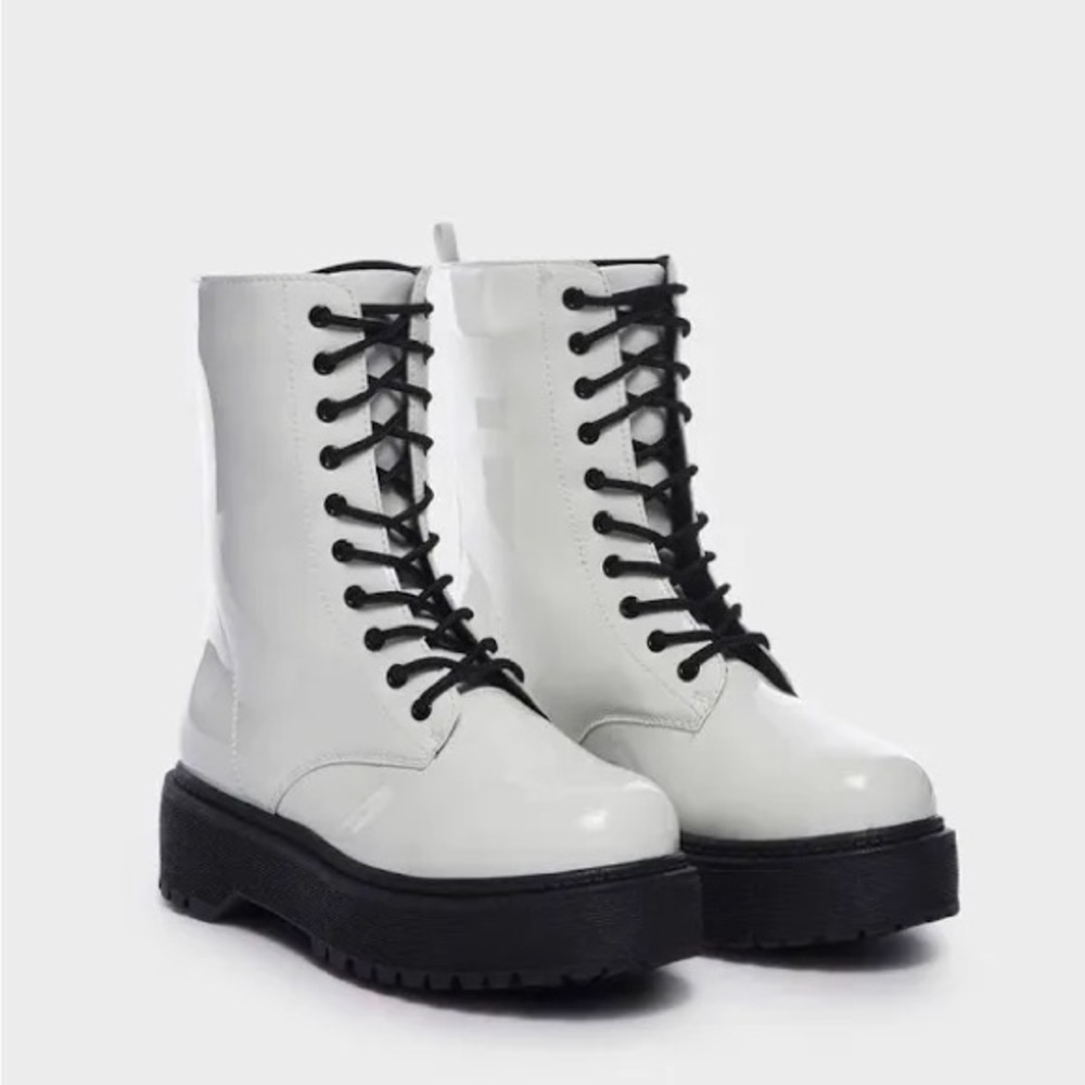 Dolls Kill Women’s Size 10 White Boots